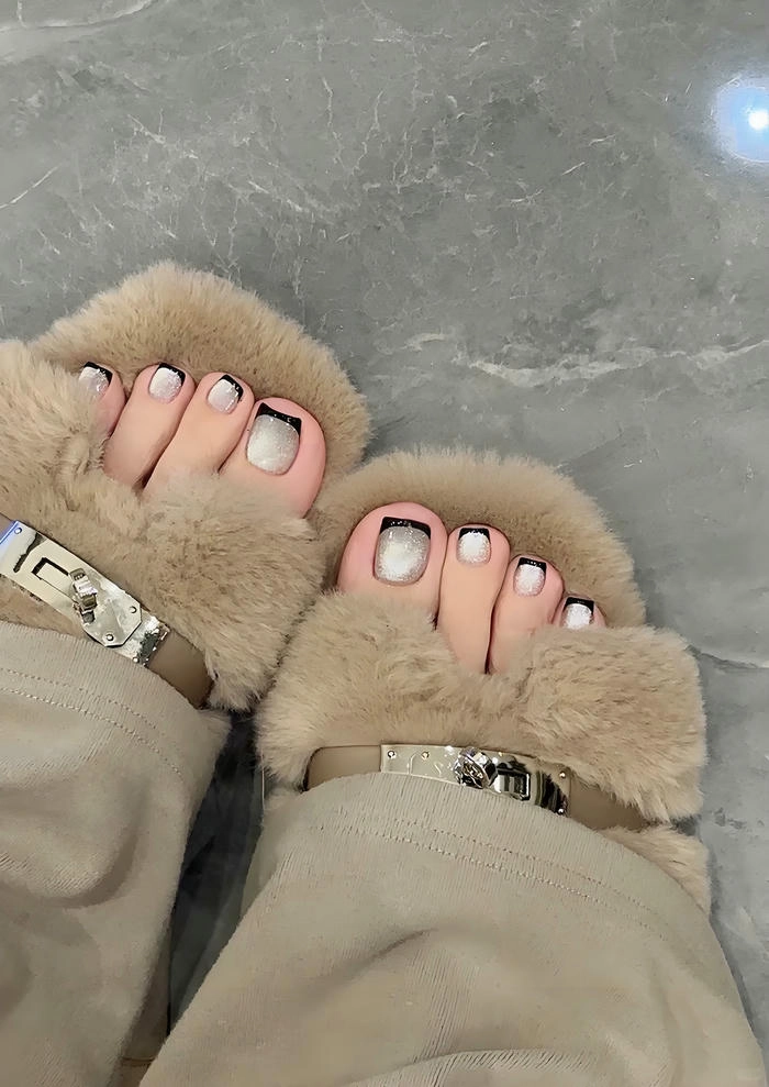 Nail đầu móng chân phong cách Pháp