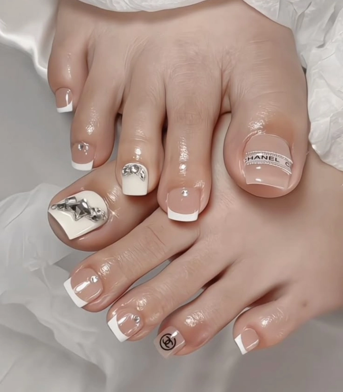 Nail móng chân chanel tinh tế