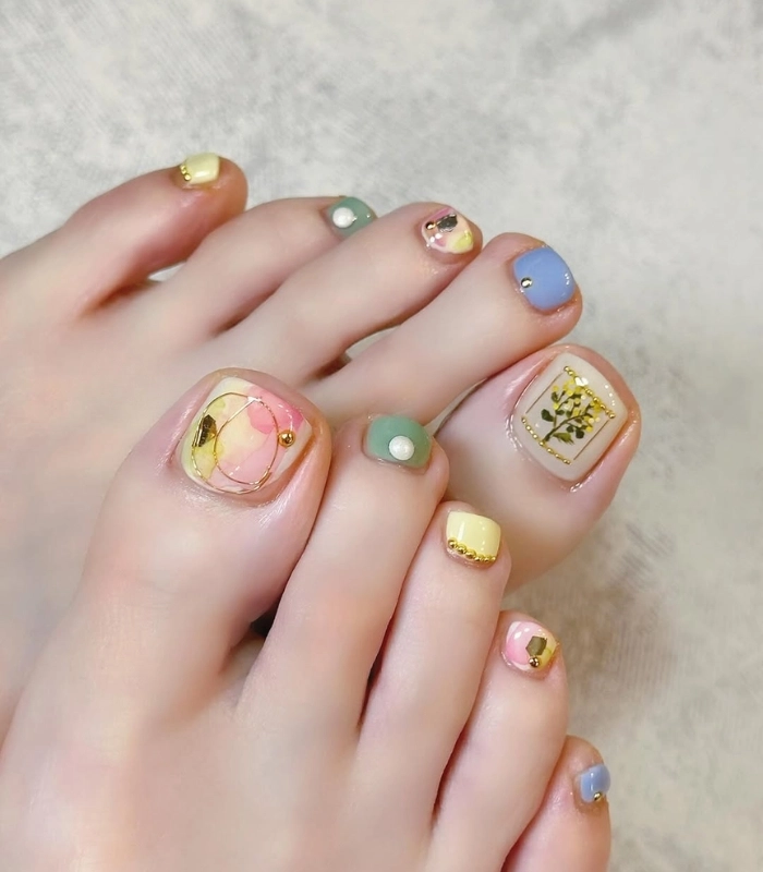 Nail móng chân mùa hè màu vàng neon