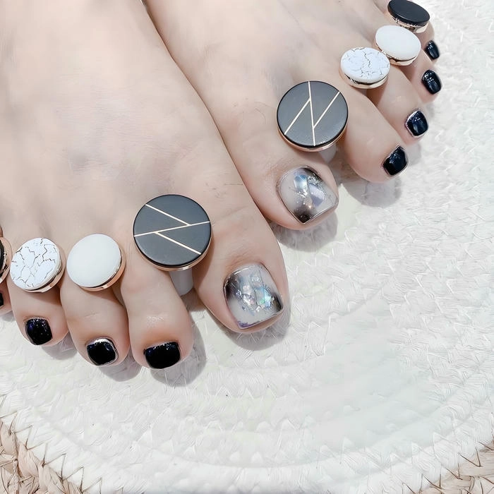 Nail vân đá chân kiểu trừu tượng
