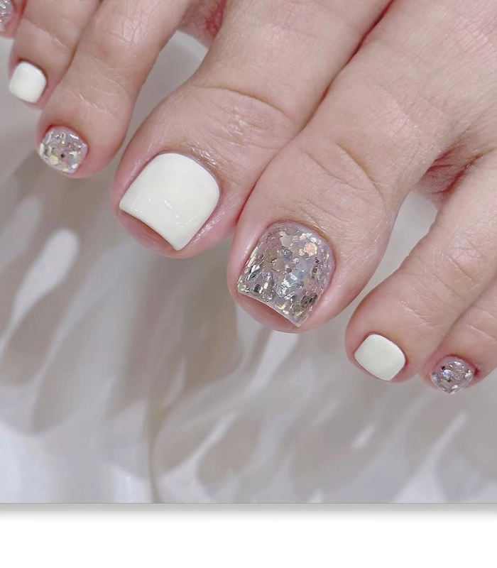 Những mẫu nail chân xinh dịu dàng