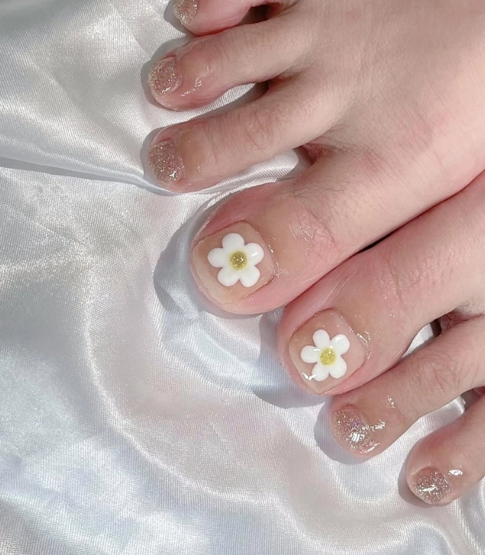 Sơn móng chân nhũ kim tuyến nhẹ nhàng