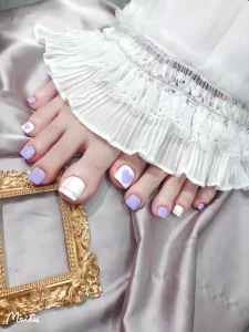 Sơn nail móng chân tím thời thượng