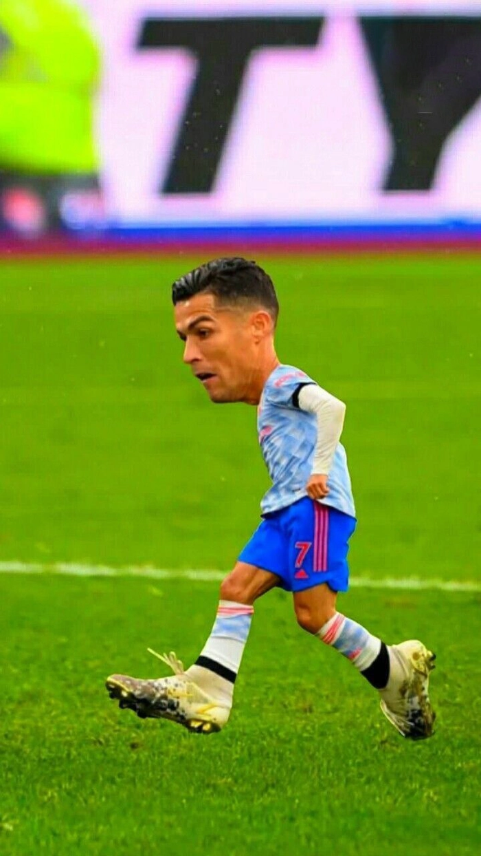 Ảnh Ronaldo meme theo trend Gen Z