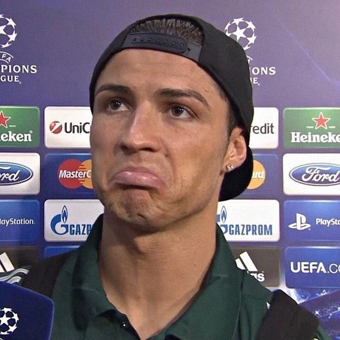 Ảnh Ronaldo meme với biểu cảm đỉnh