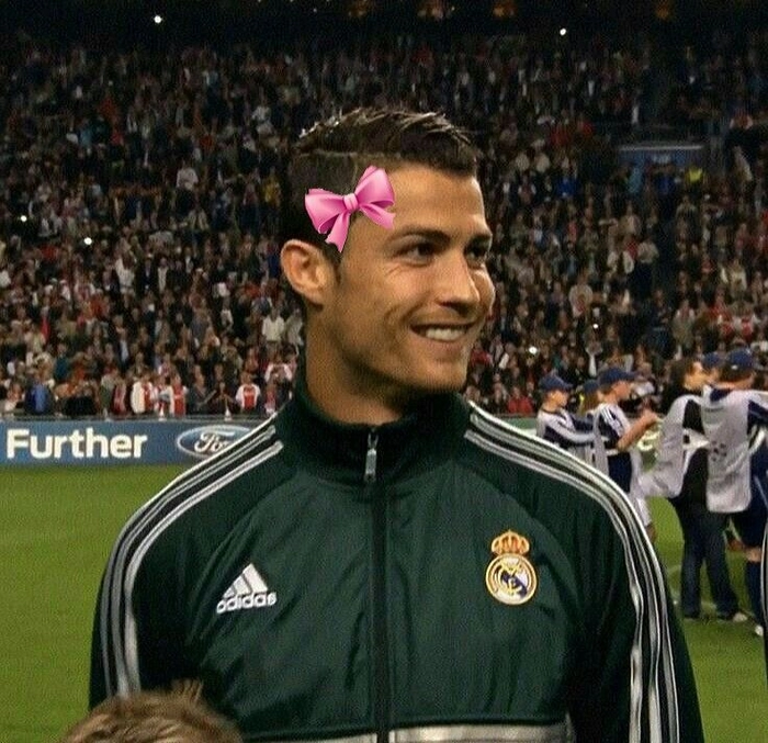 Ảnh meme Ronaldo khó đỡ