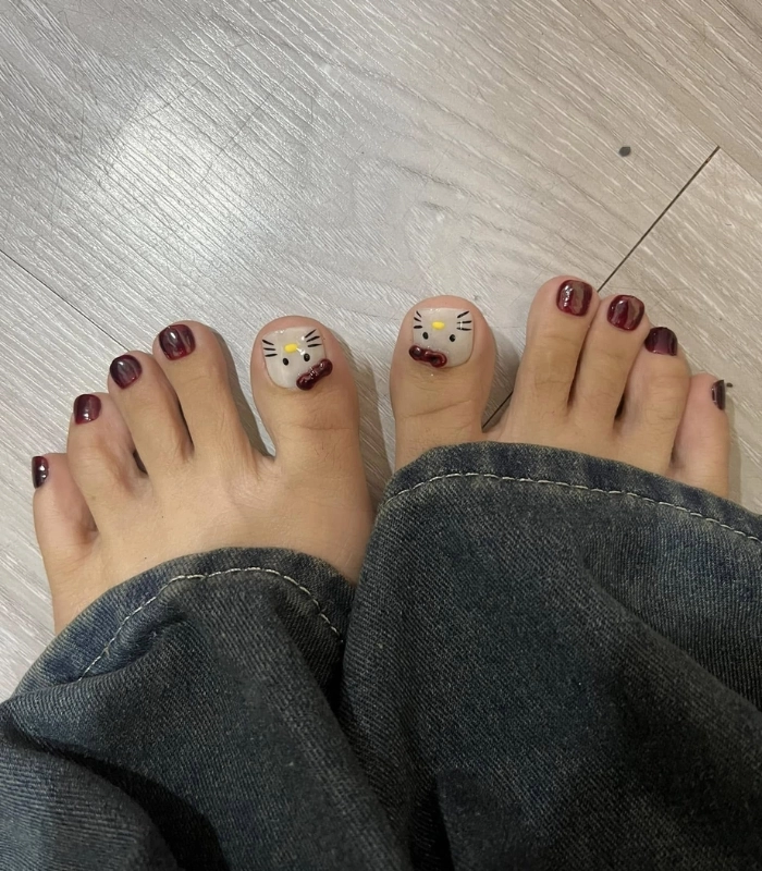 Mẫu nail chân Hello Kitty hình mèo