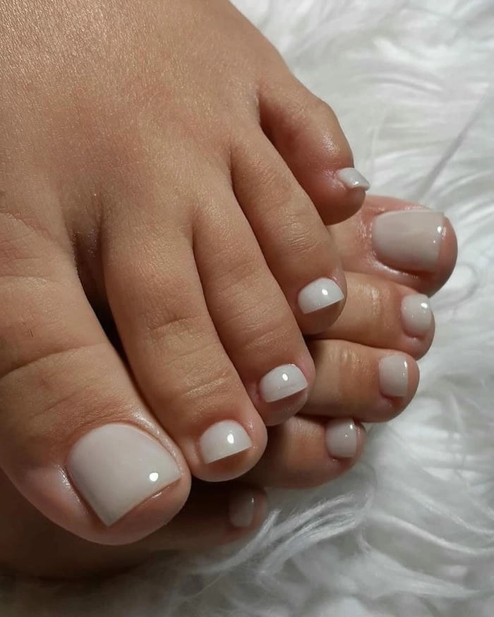 Mẫu nail chân màu trắng đẹp