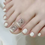 Mẫu nail chân màu trắng sữa