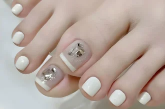 129+ mẫu nail chân màu trắng xinh xịn cực tôn da cho nàng