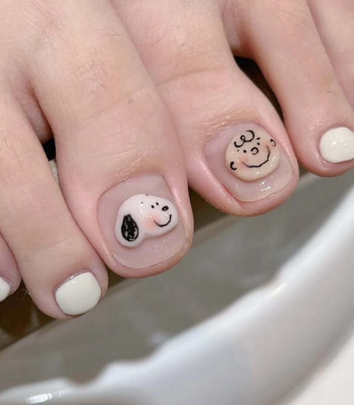 Mẫu nail chân màu trắng sữa