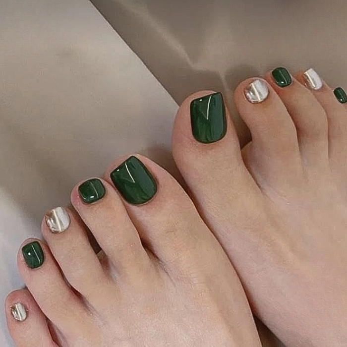 Mẫu nail chân móng chân đẹp màu xanh rêu