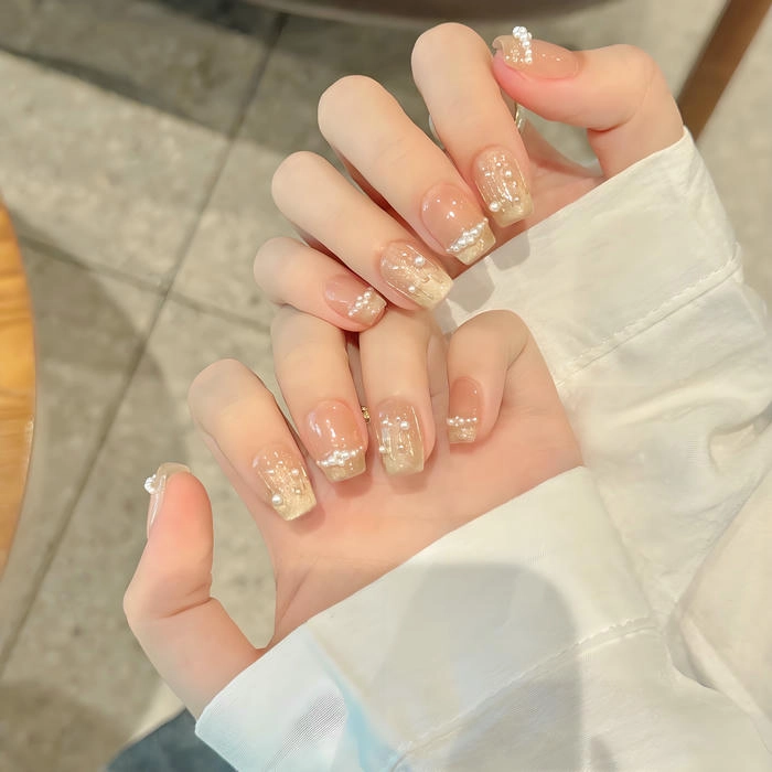 Mẫu nail đính ngọc trai cute