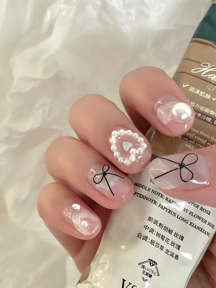 Mẫu nail đính ngọc trai sang chảnh