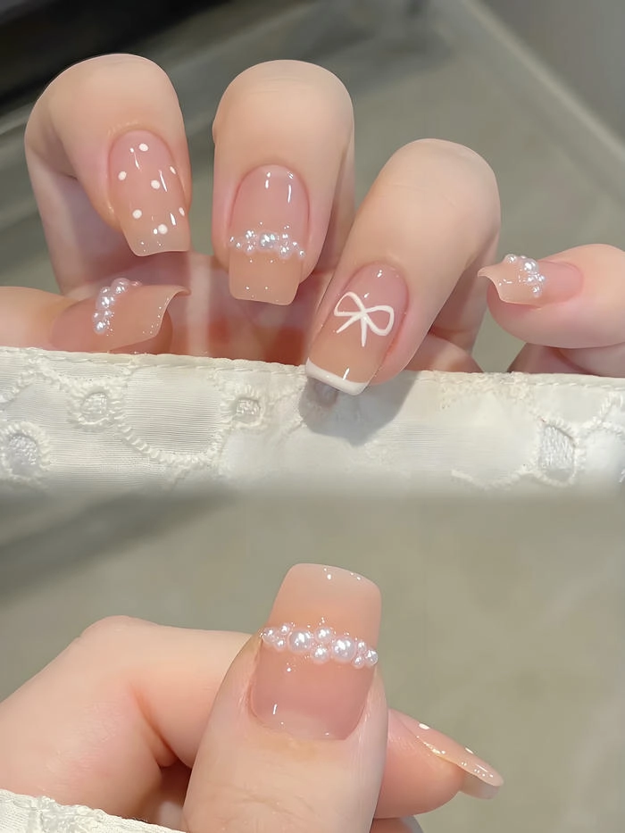 Mẫu nail đính ngọc trai tráng gương