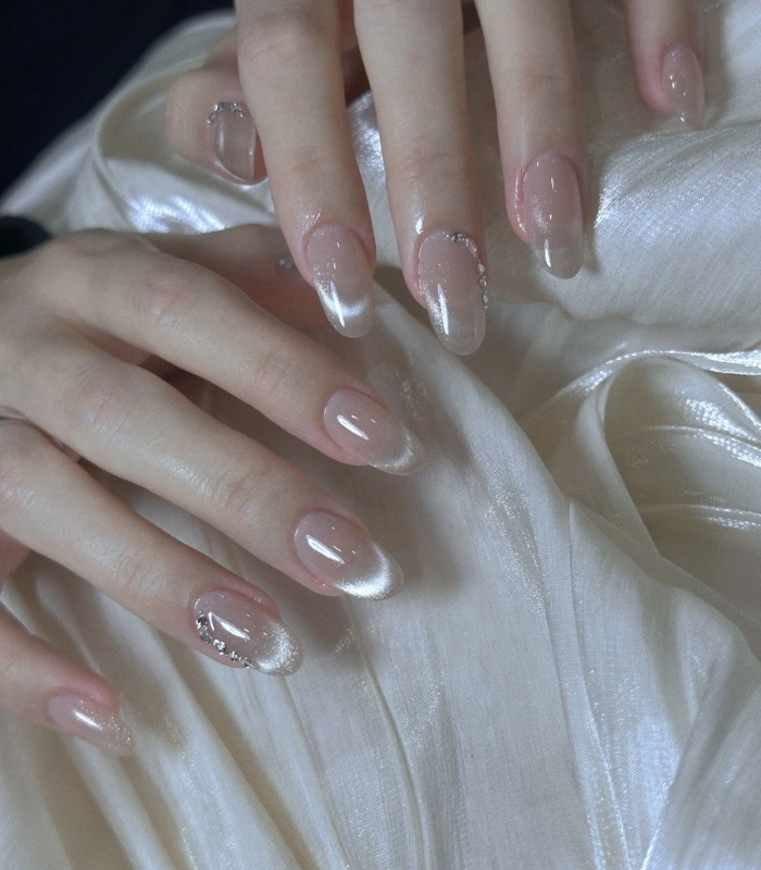 Mẫu nail hồng thạch đính đá tiểu thư