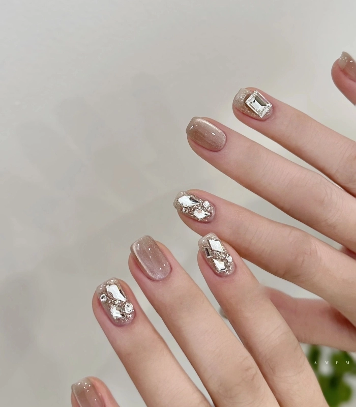 Mẫu nail sơn thạch đính đá đẹp