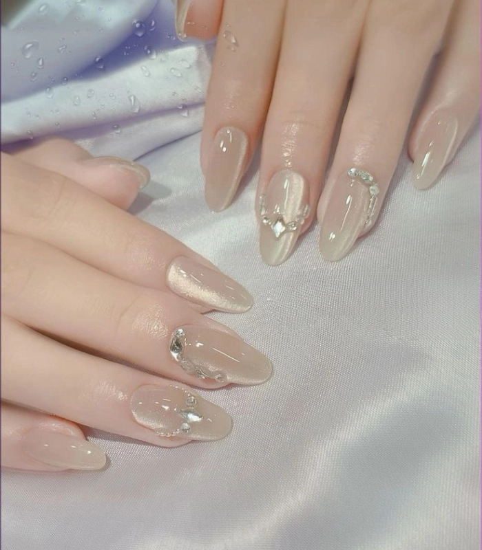 Mẫu nail thạch đính đá kiểu đơn giản