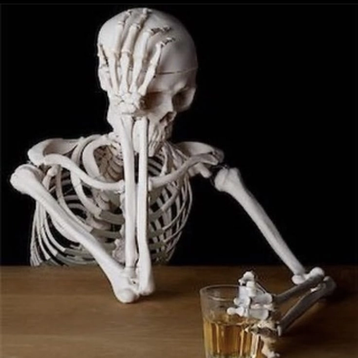 Meme Skeleton ngồi thẫn thờ