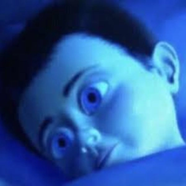 Meme overthinking mắt long lanh