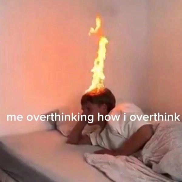 Meme overthinking nằm đơ người