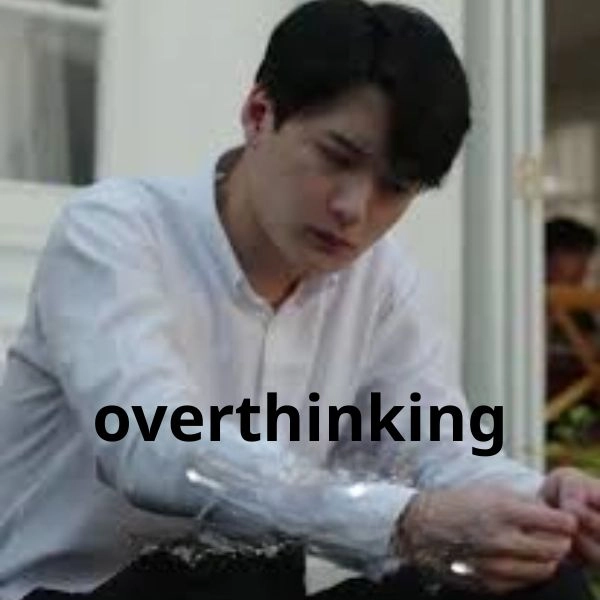 Meme suy nghĩ nhiều giữa đêm