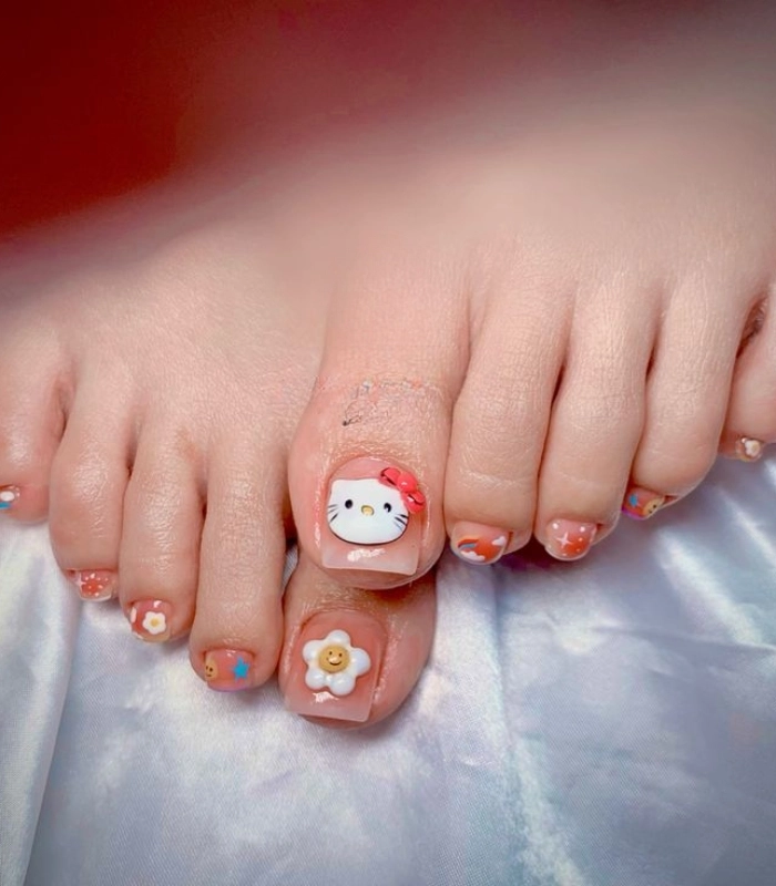 Móng chân Hello Kitty đậm chất teen