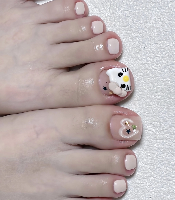Móng chân Hello Kitty màu trắng