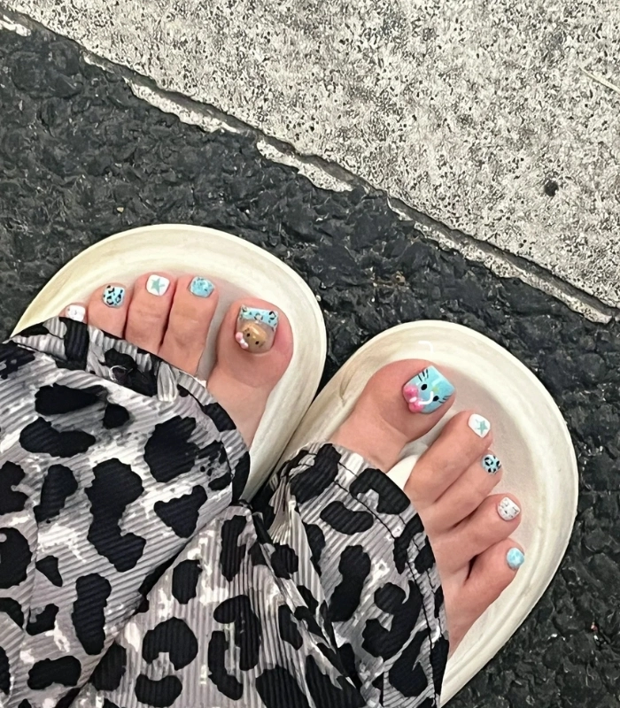 Nail chân Hello Kitty cho mùa hè
