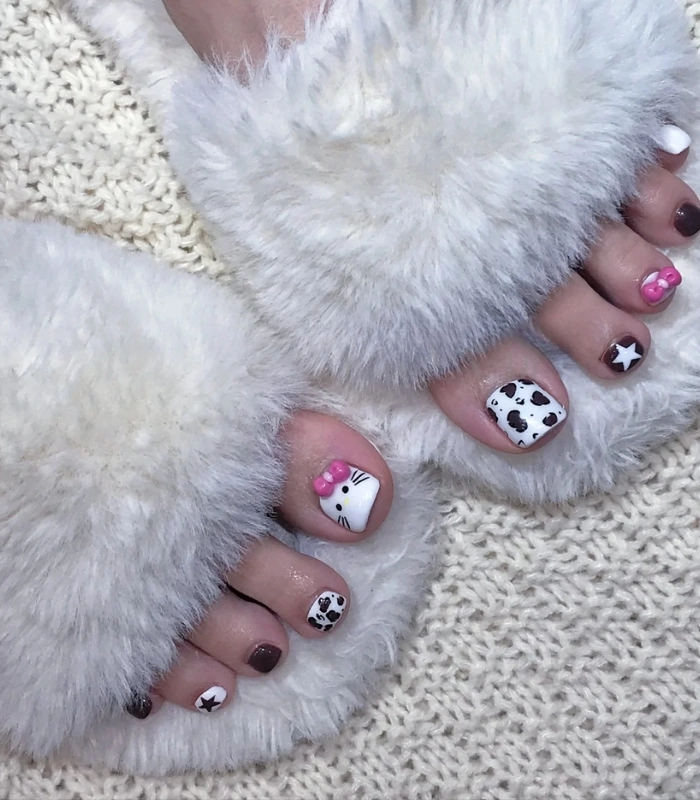 Nail chân Hello Kitty nhẹ nhàng