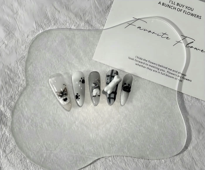 Nail chân chó đáng yêu