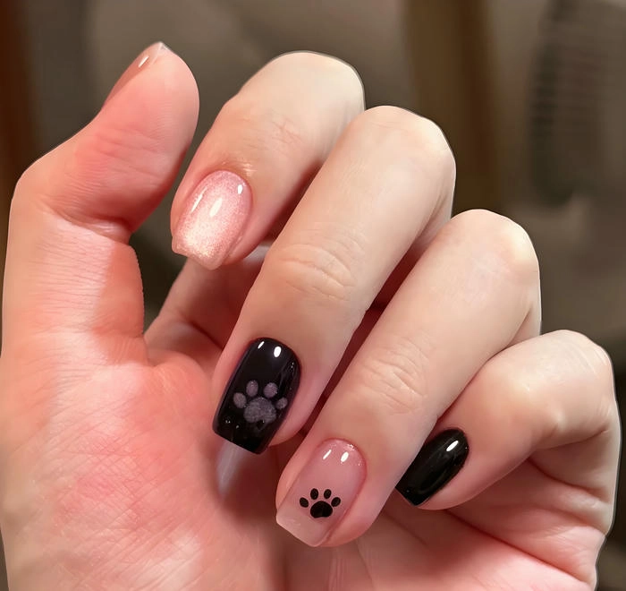 Nail chân chó trắng đen