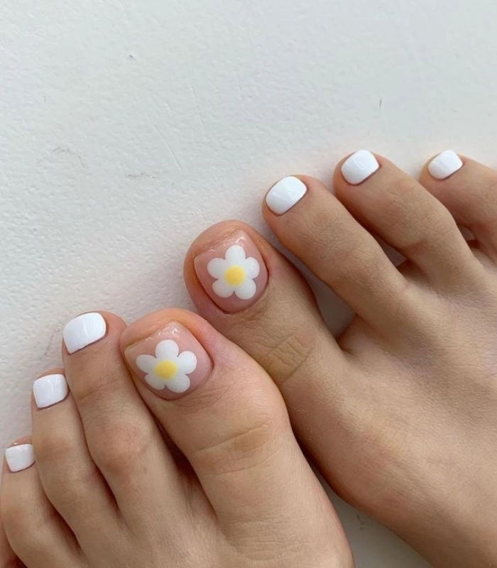 Nail chân màu sữa đơn giản dễ làm