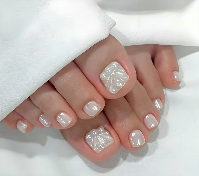 Nail chân màu trắng ngọc trai thanh lịch