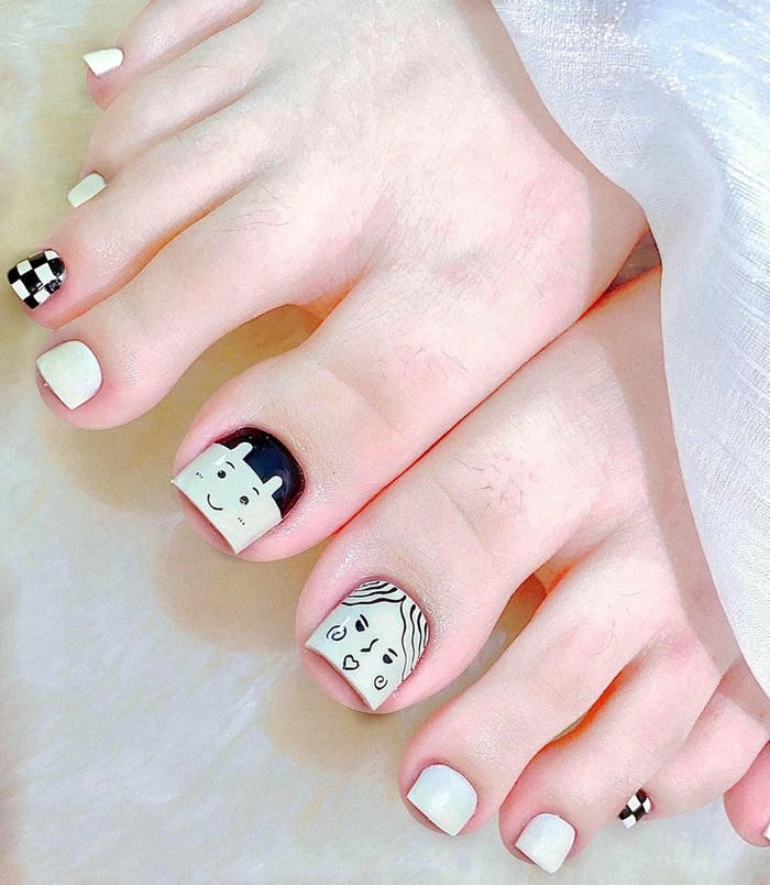 Nail chân màu trắng vẽ trái tim