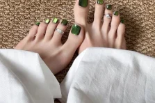146+ mẫu móng chân đẹp màu xanh rêu cực sang xịn cho chị em