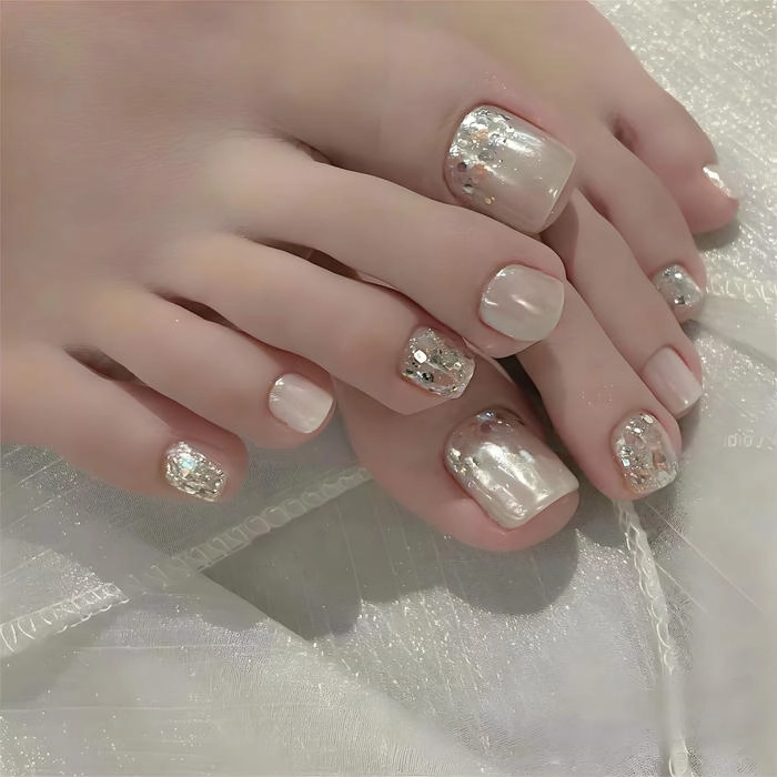 Nail chân trắng ngọc trai trong trẻo
