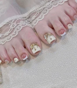 Nail chân trắng sữa đính ngọc trai