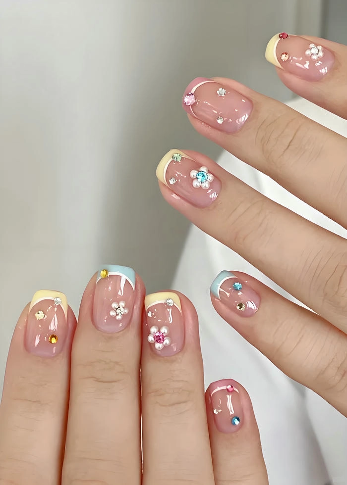 Nail đính đá ngọc trai tinh tế