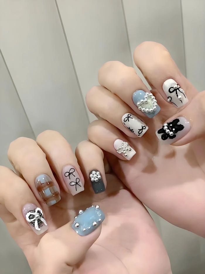 Nail đính đá ngọc trai tone lạnh