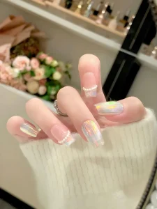 Nail đính ngọc trai dành cho tay trắng