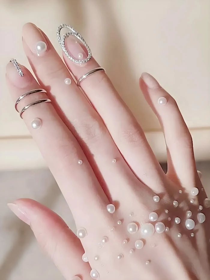 Nail đính ngọc trai nền trong suốt