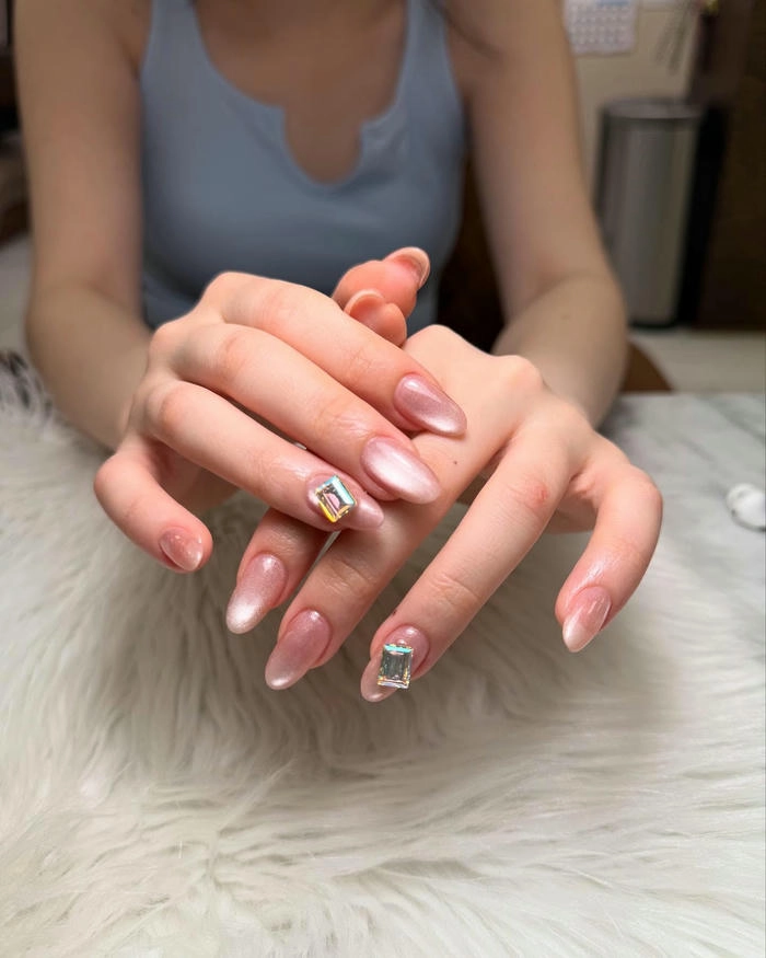 Nail màu hồng thạch đính đá xinh