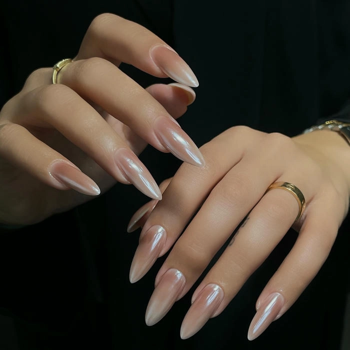 Nail màu ngọc trai hot 2025