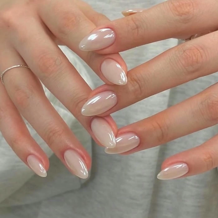 Nail ngọc trai nhẹ nhàng dễ thương