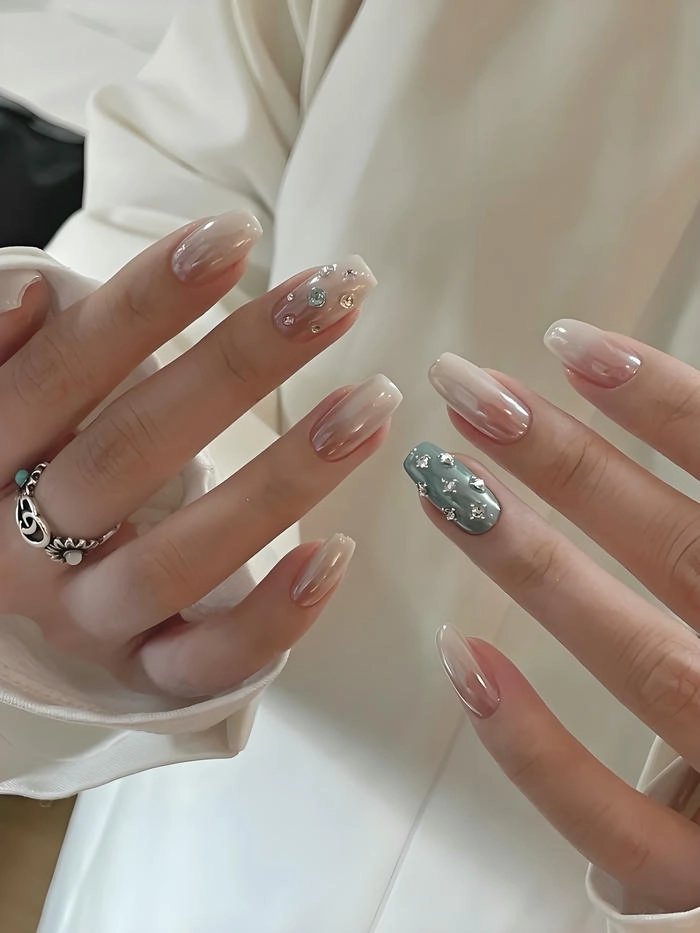 Nail ngọc trai phối nhũ bạc