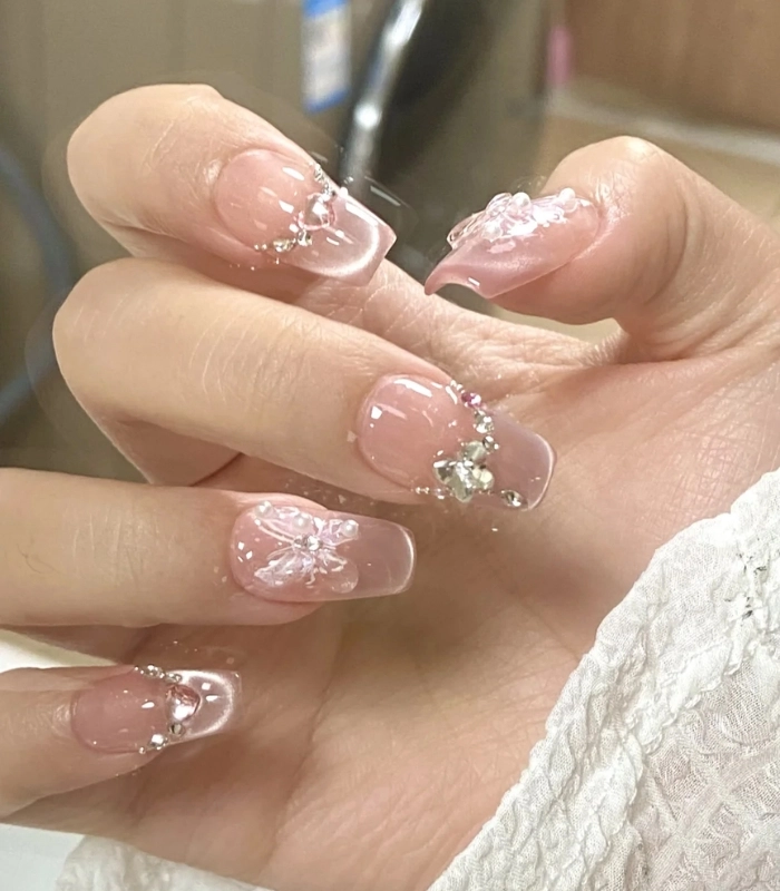 Nail sơn thạch hồng pastel đính đá