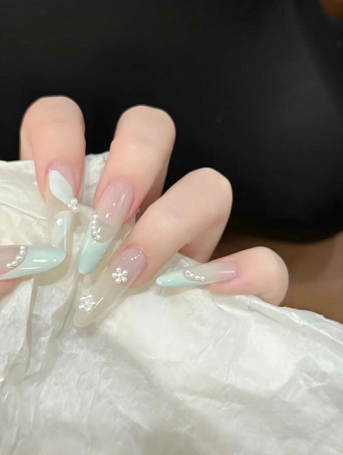 Thiết kế nail đính ngọc trai đẹp