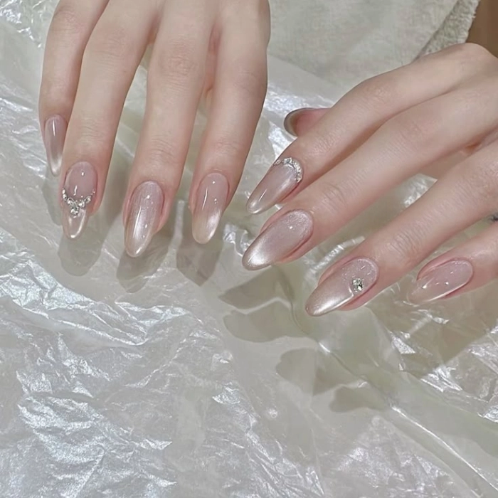 mẫu nail đơn giản sang trọng cho da ngâm