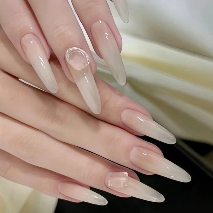 mẫu nail đơn giản sang trọng cho móng ngắn